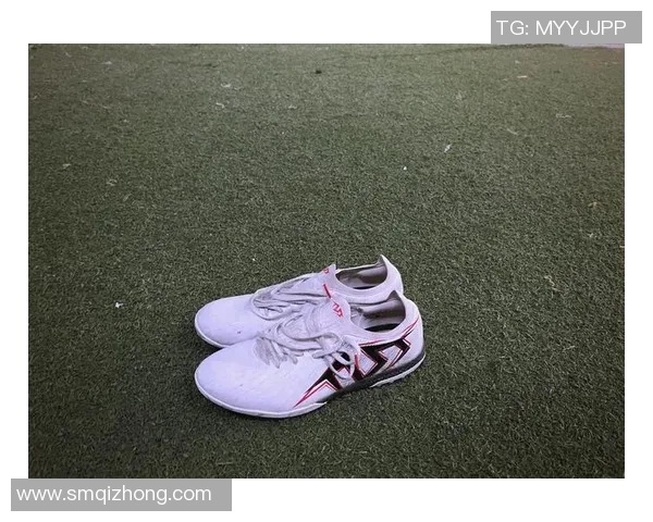 小孩子的足球鞋如何选择与搭配让孩子在球场上更自信更快乐